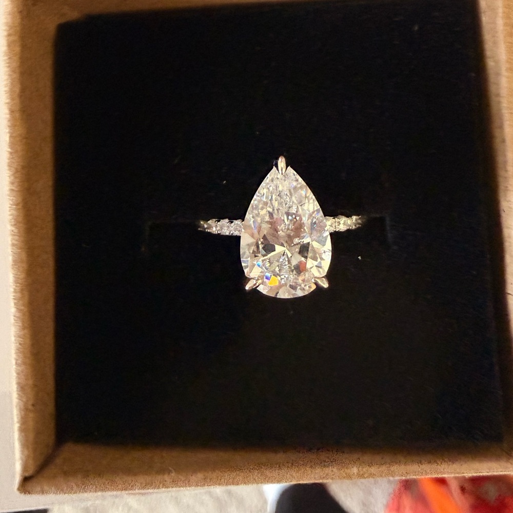 Sparkling Silver Teardrop Ring - Picture 2 of 2